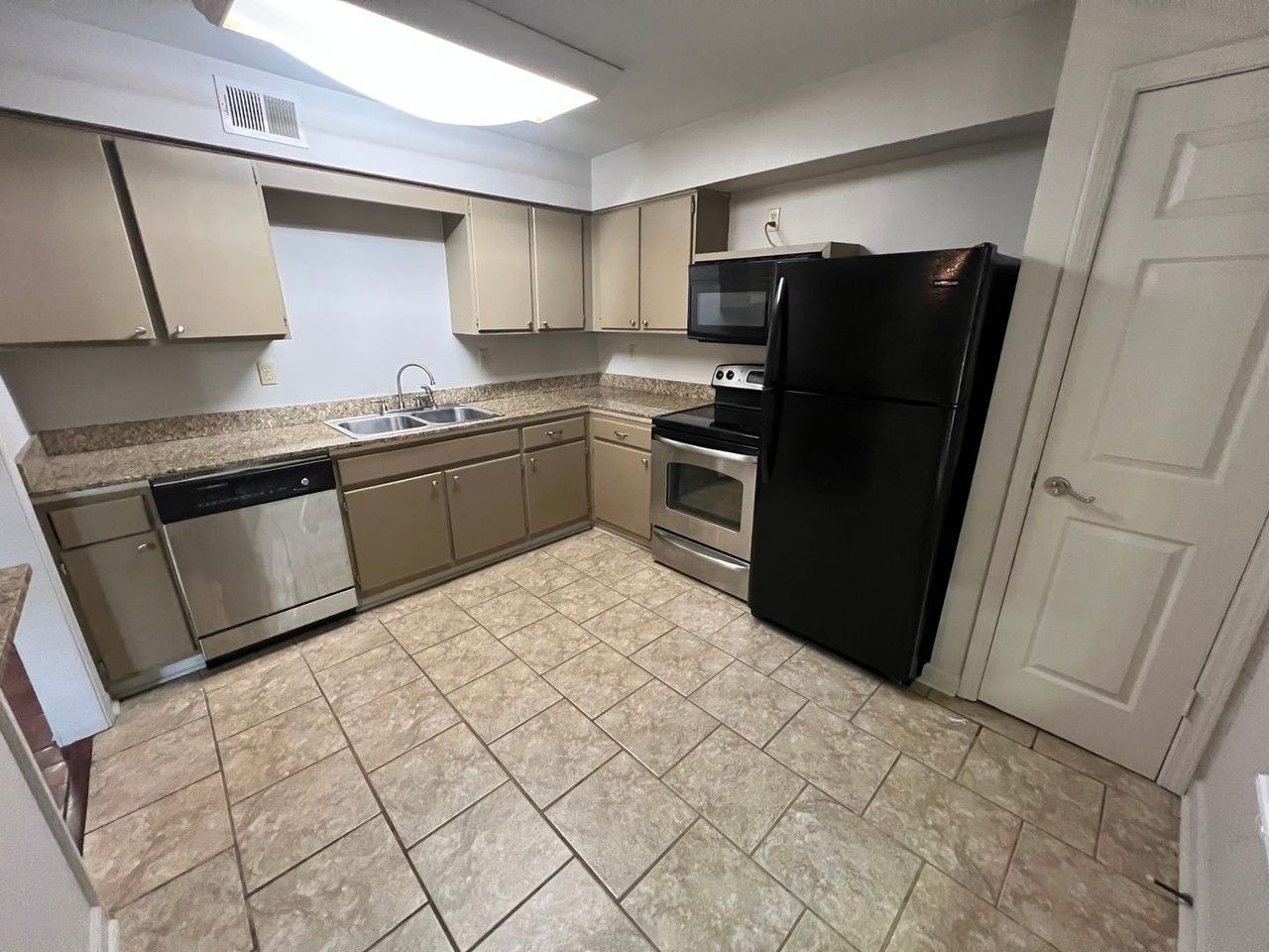 902 Park Ln - Photo 6 of 9
