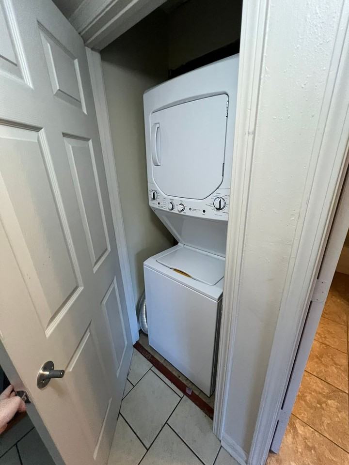 902 Park Ln - Photo 4 of 11