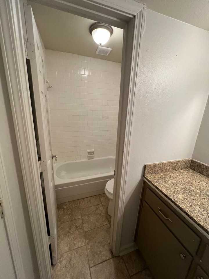 902 Park Ln - Photo 5 of 11