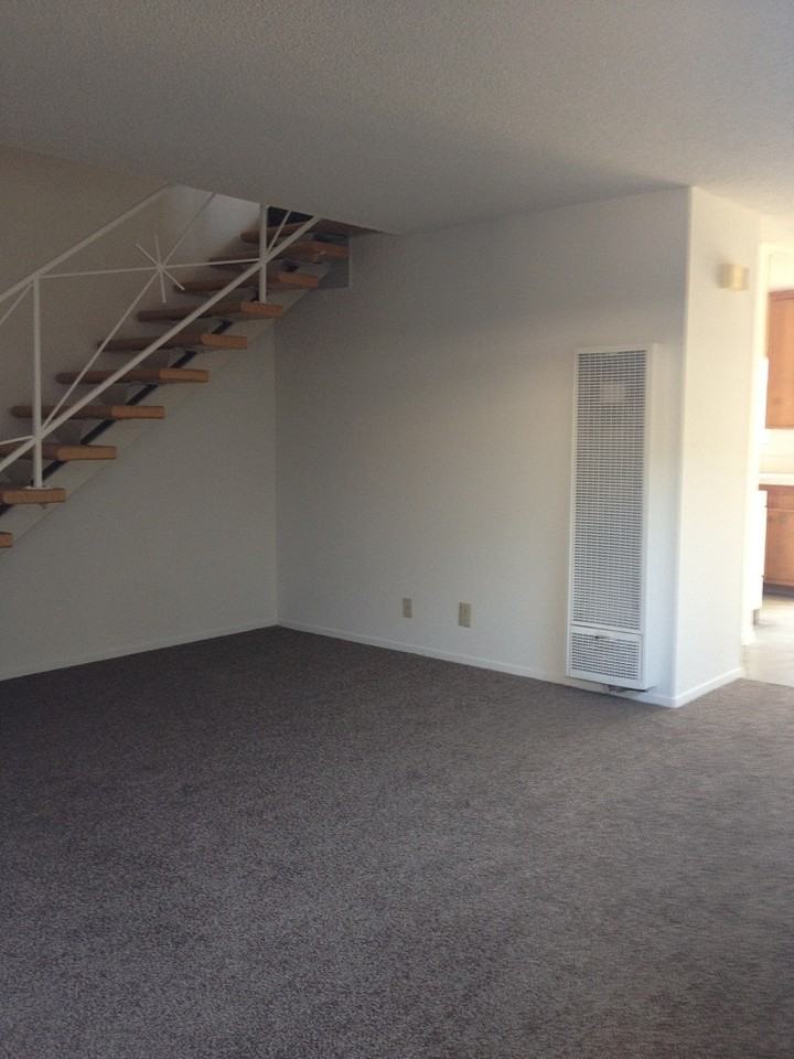 1105 Bath Ln - Photo 6 of 9