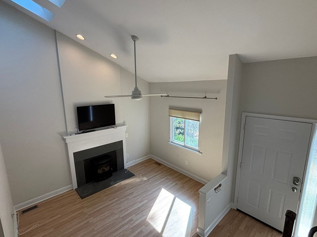 1240 Youngs Farm Rd - Photo 7 of 32