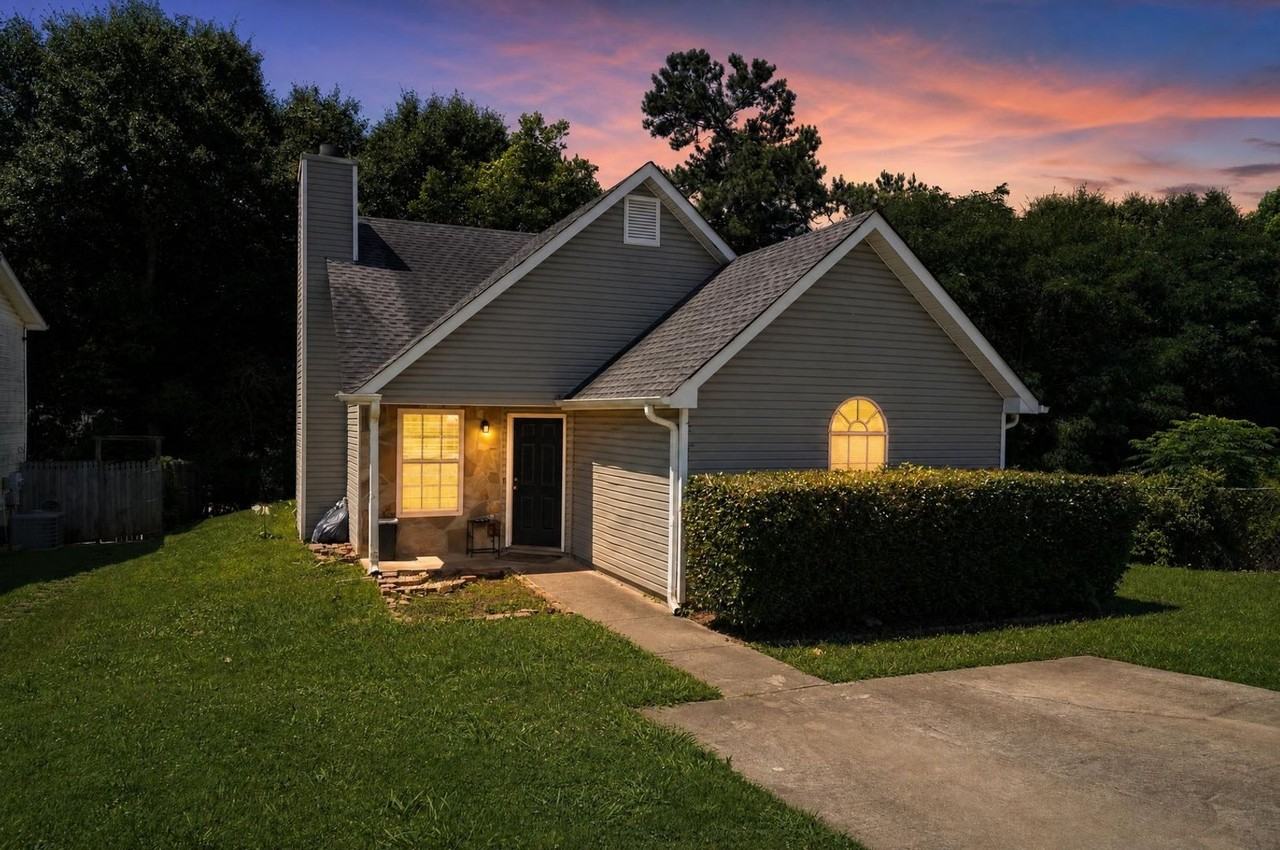 327 Autumn Lake Dr - Photo 2 of 25