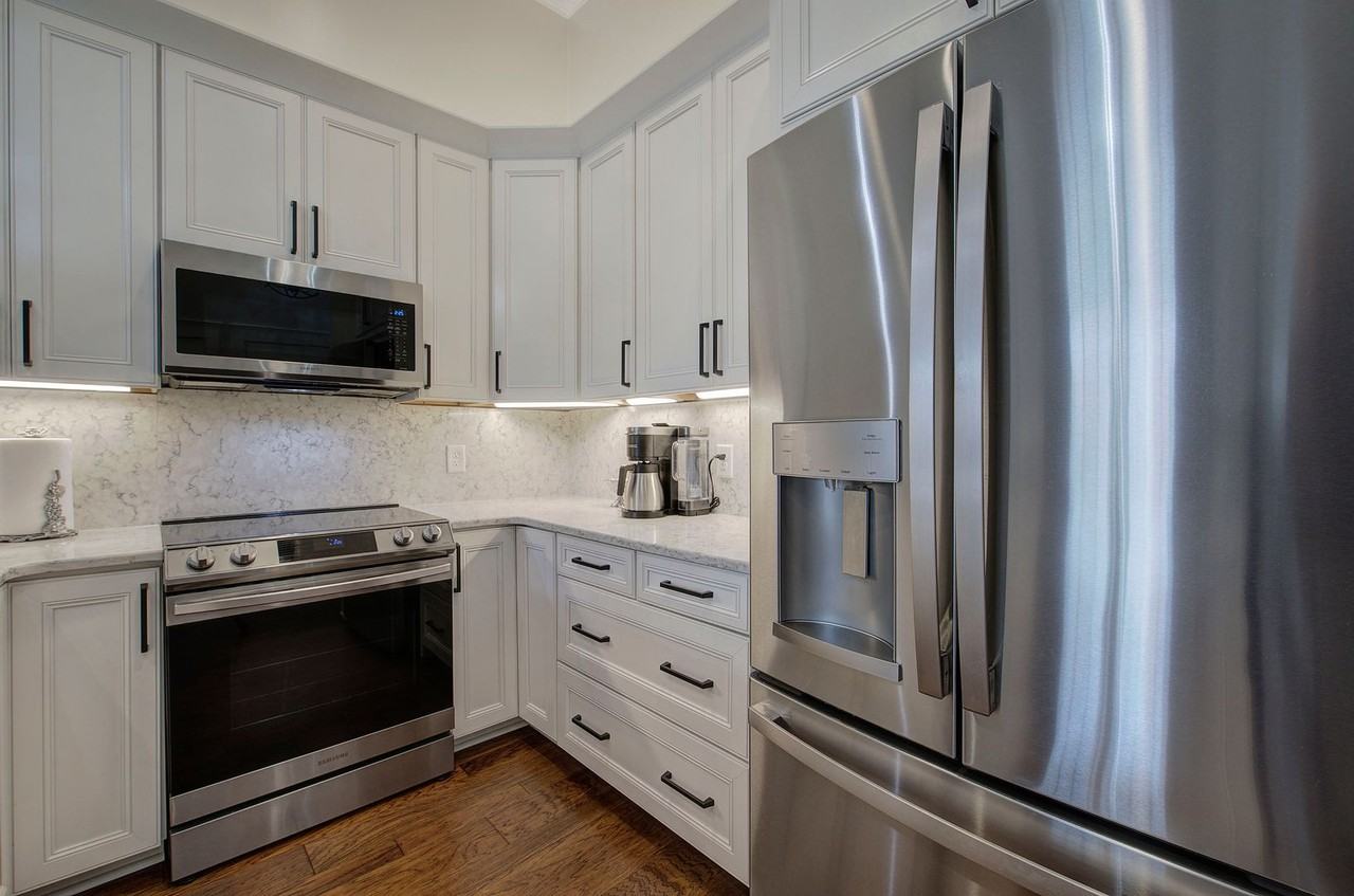 1 E 3rd Ave - Photo 7 of 28