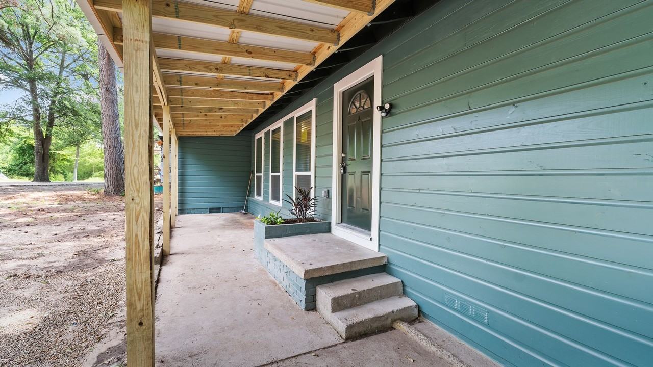 406 E 25th St - Photo 3 of 31