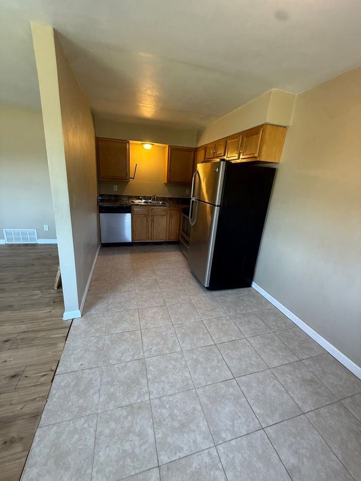 140 Main Ave - Photo 2 of 7