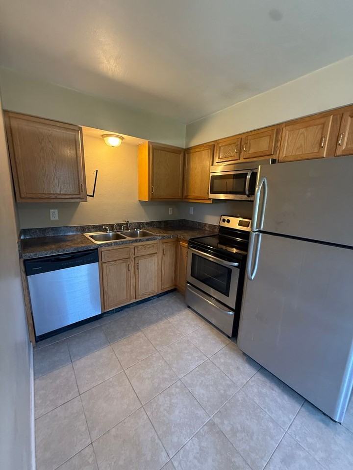 140 Main Ave - Photo 3 of 7