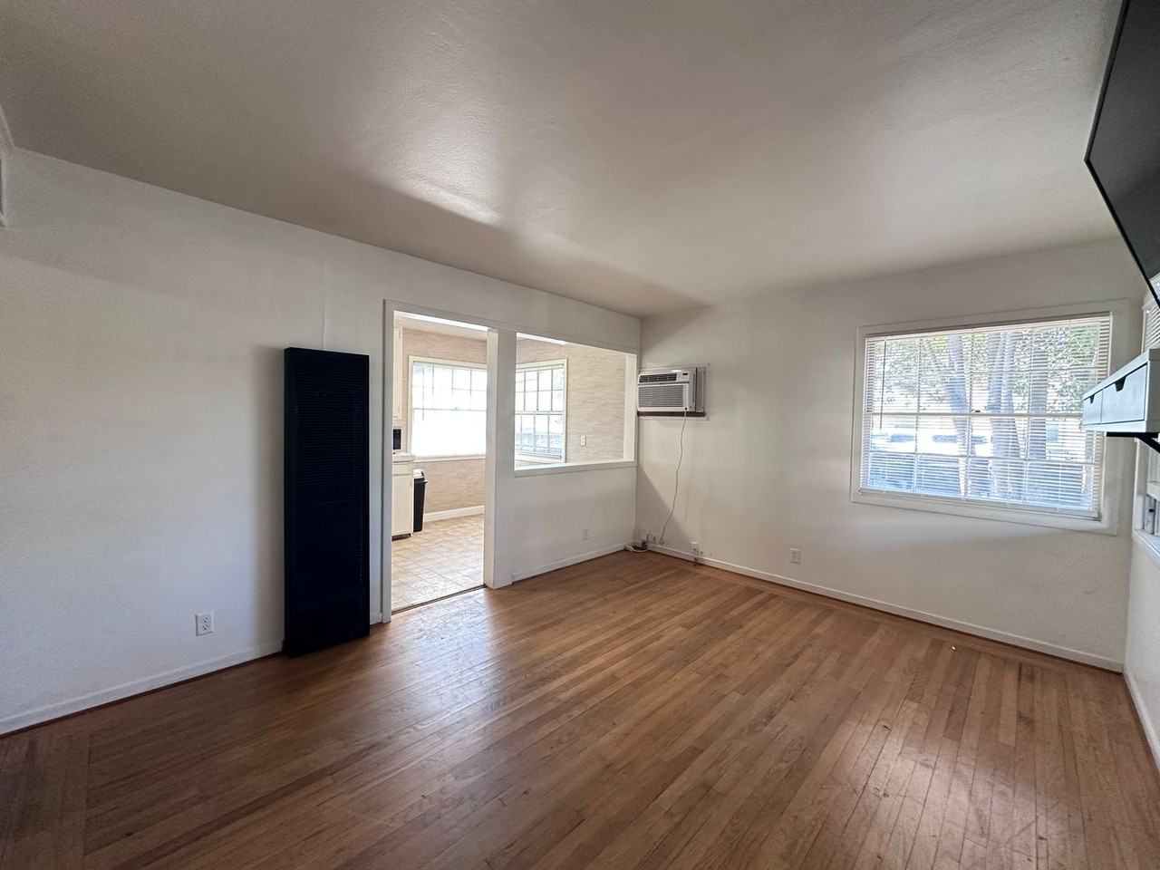 610 William St - Photo 3 of 12