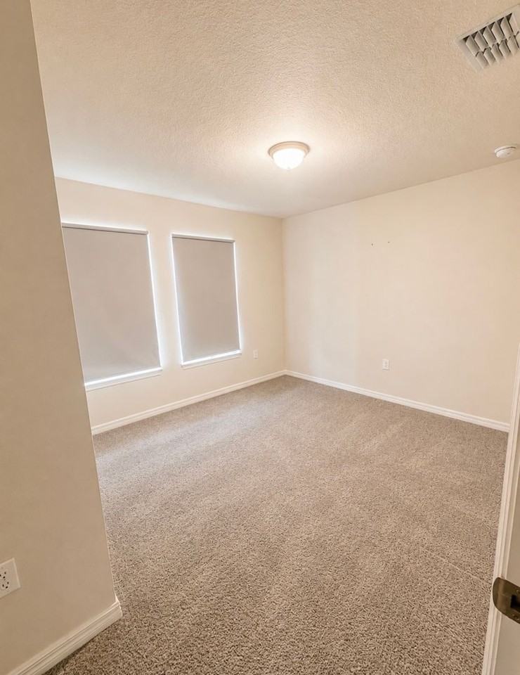 251 Breakwater St Se - Photo 4 of 16