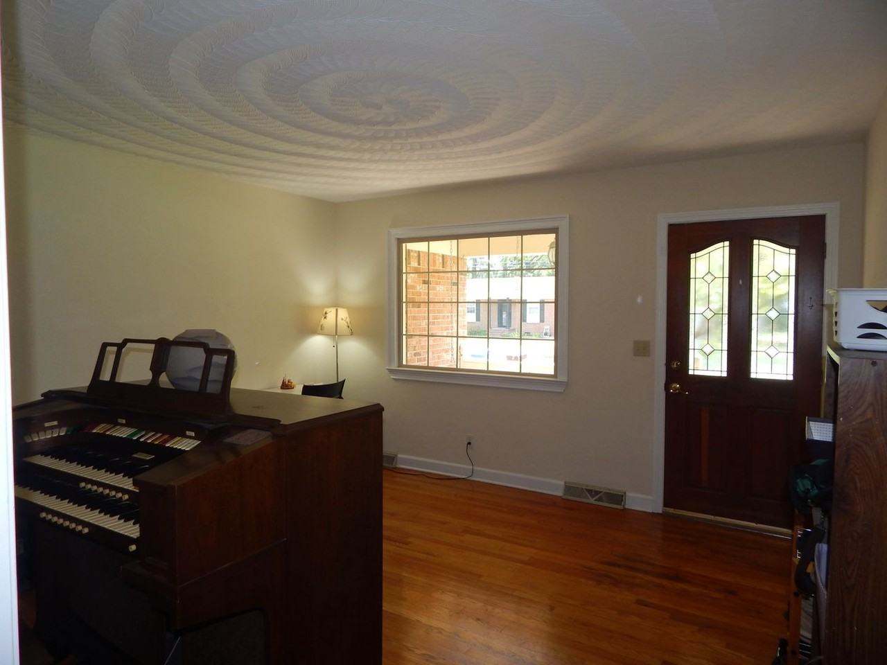 1024 Vanderploeg Dr - Photo 3 of 22