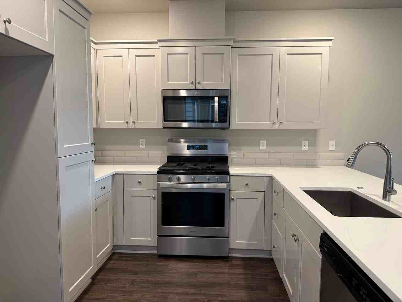 2366 Ne Victor Pl - Photo 6 of 26