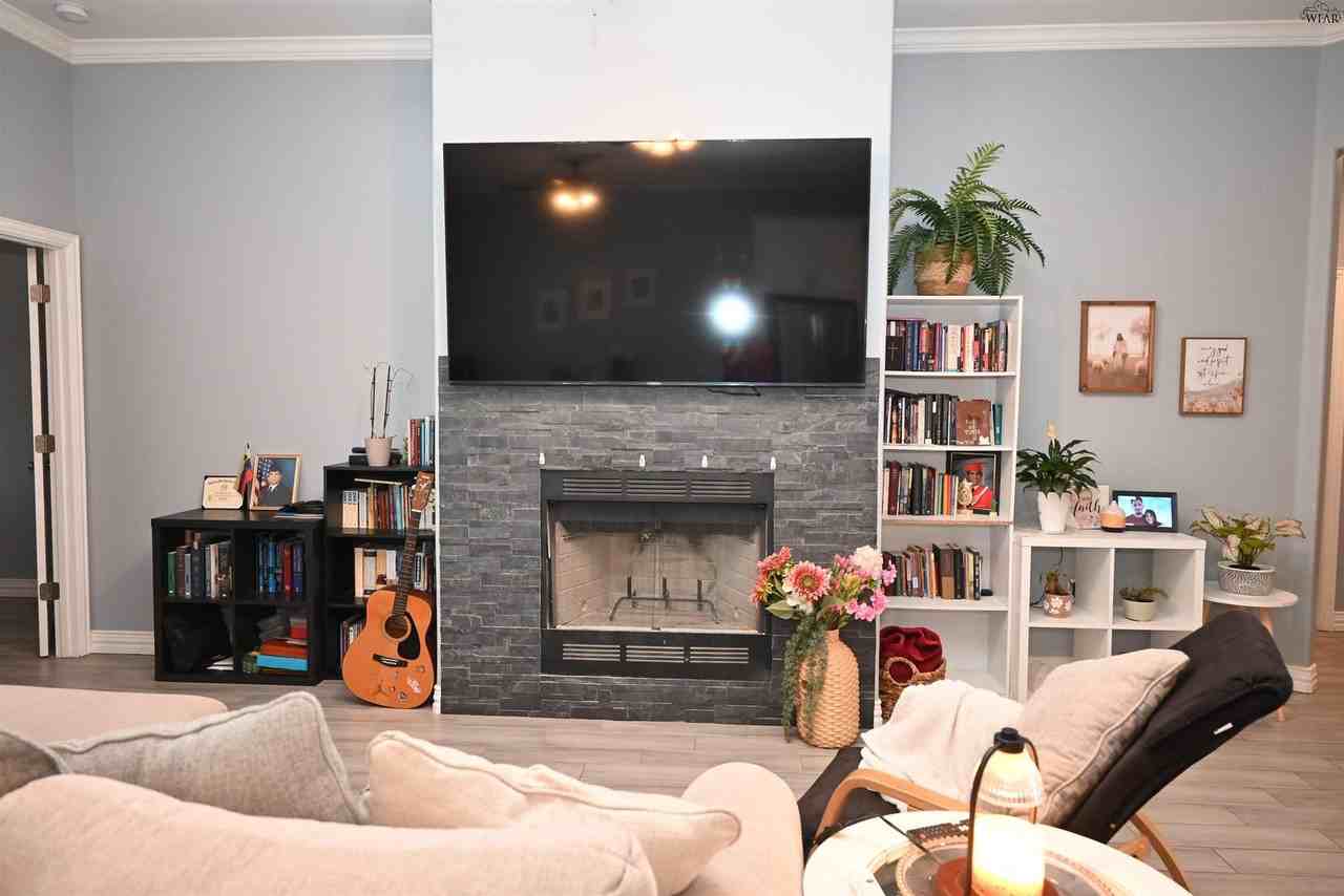 320 Mariners Way - Photo 3 of 29