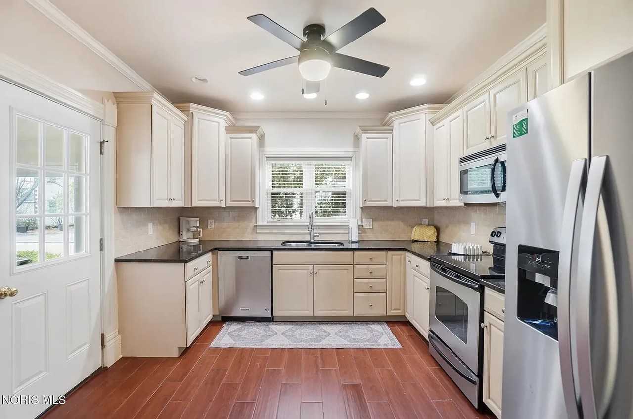 409 W Wooster St - Photo 6 of 43