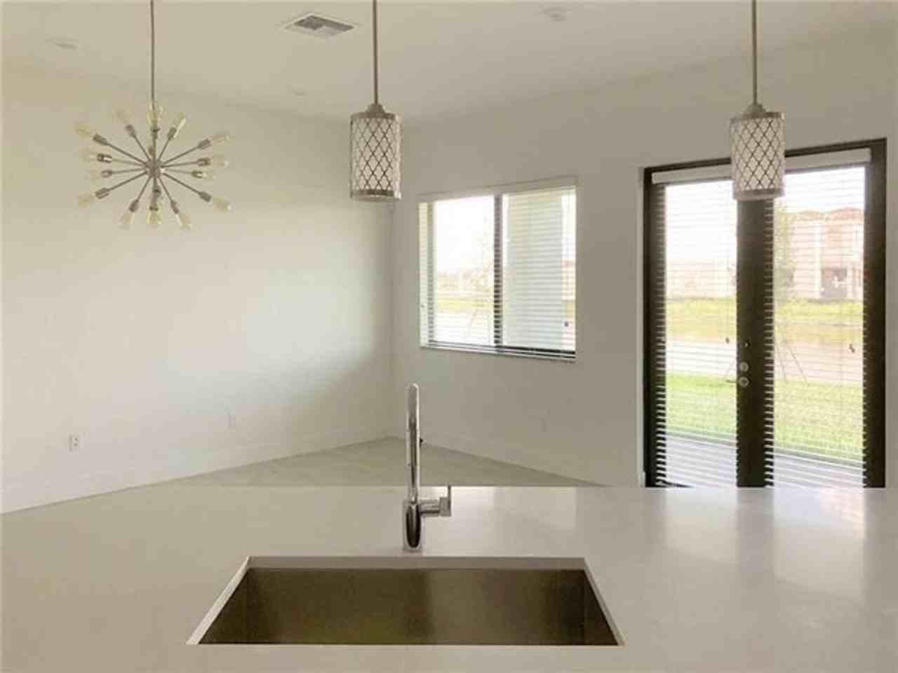 10930 Windward St - Photo 3 of 12