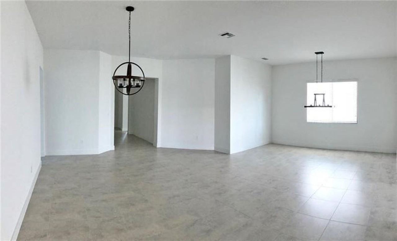 10930 Windward St - Photo 4 of 12
