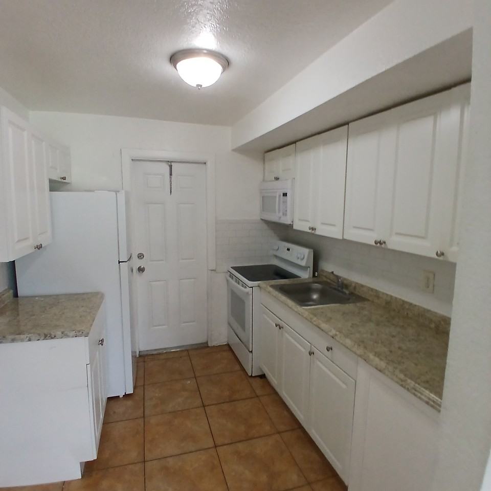 619 Nw 6th Ave #S1 - Photo 3 of 8