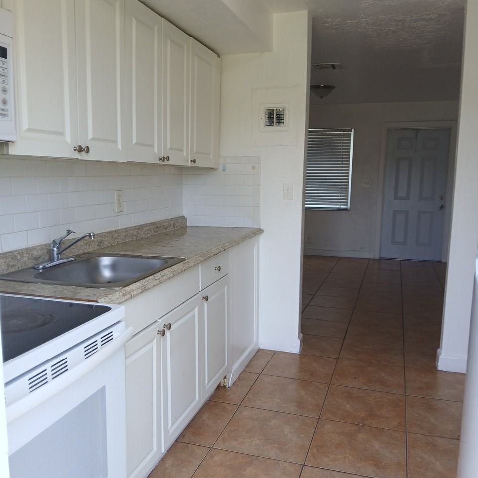 619 Nw 6th Ave #S1 - Photo 4 of 8