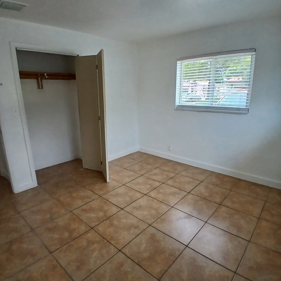 619 Nw 6th Ave #S1 - Photo 6 of 8