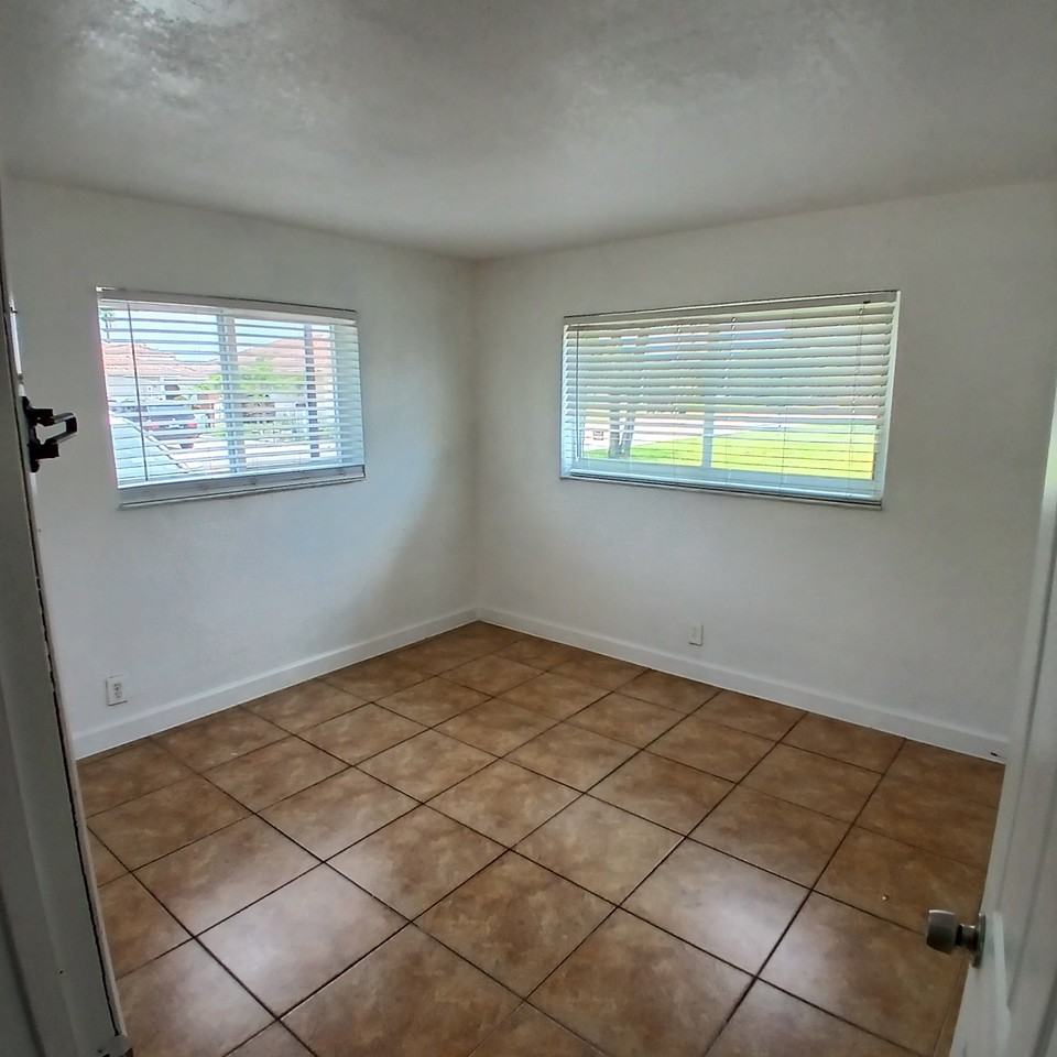 619 Nw 6th Ave #S1 - Photo 7 of 8