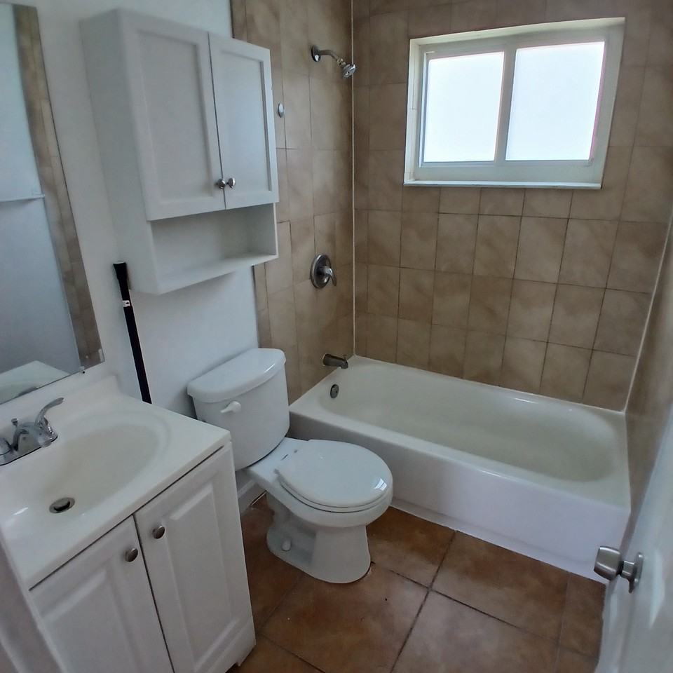 619 Nw 6th Ave #S1 - Photo 5 of 8