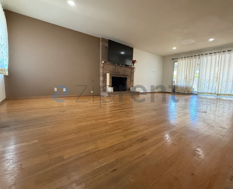 996 Goodwin Ave #996 - Photo 2 of 4