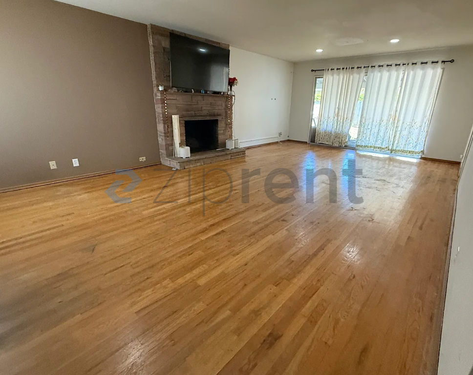 996 Goodwin Ave #996 - Photo 4 of 4