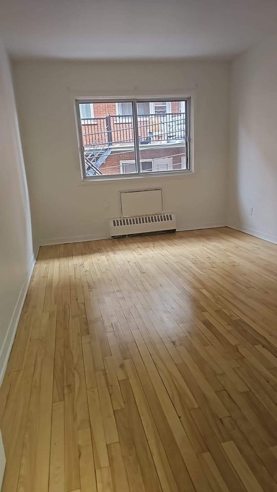 575 32e Avenue — photo 1