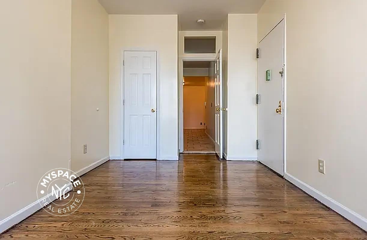 300 Jefferson St #1L - Photo 5 of 9