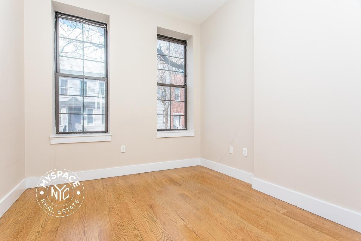 1872 Menahan St #1R - Photo 2 of 7