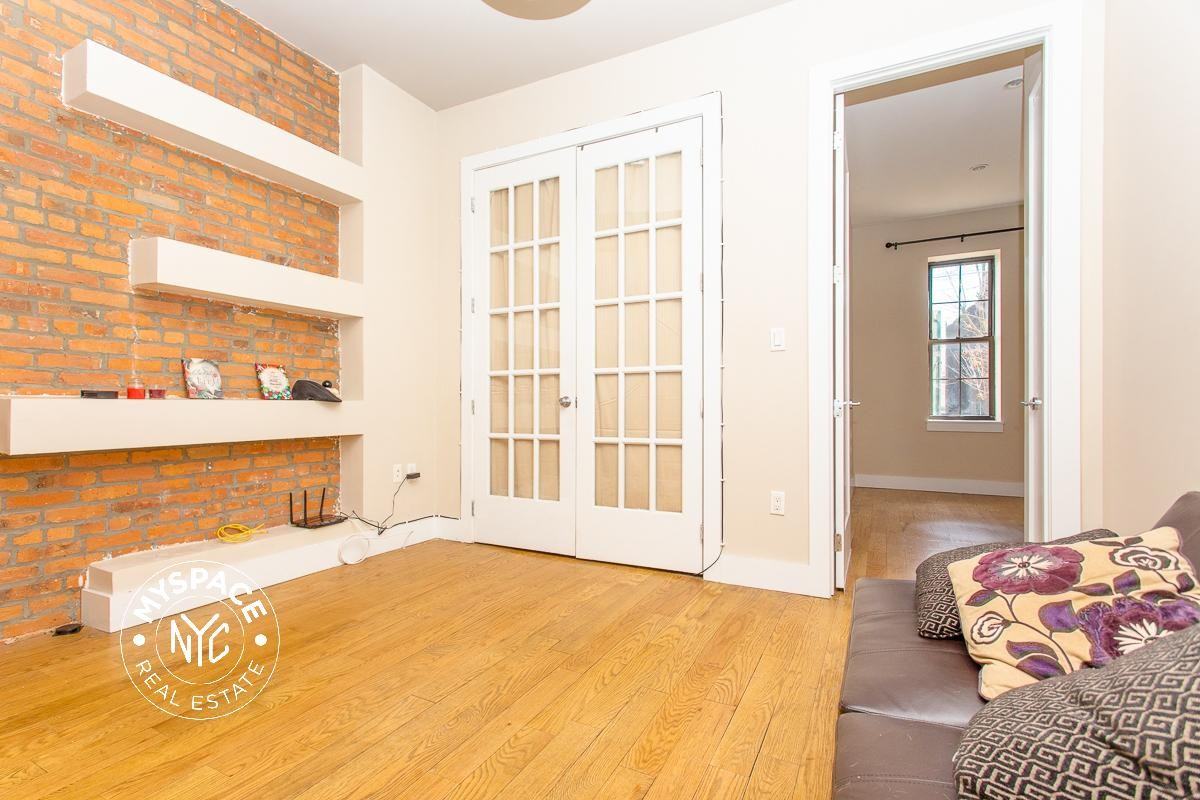 1872 Menahan St #1R - Photo 3 of 7