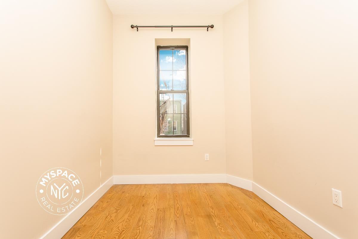 1872 Menahan St #1R - Photo 4 of 7
