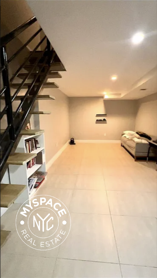 1872 Menahan St #1R - Photo 7 of 7