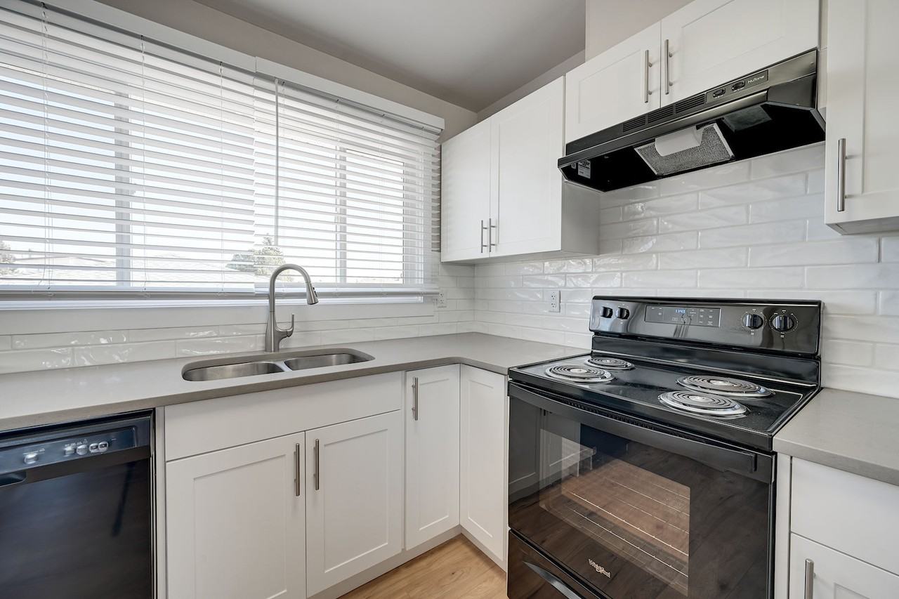 13815 88 Street, Main, Edmonton, Alberta, Canada, T5E 3J1 - Photo 5 of 18