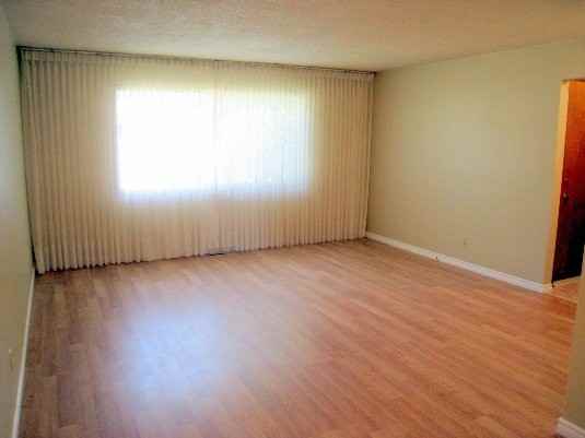 1215A 19 St Ne - Photo 3 of 11