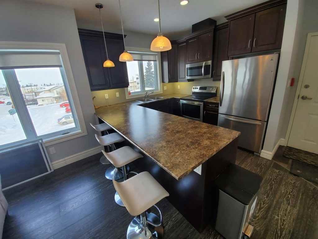 Furnished Executive Condo - Photo 2 of 15