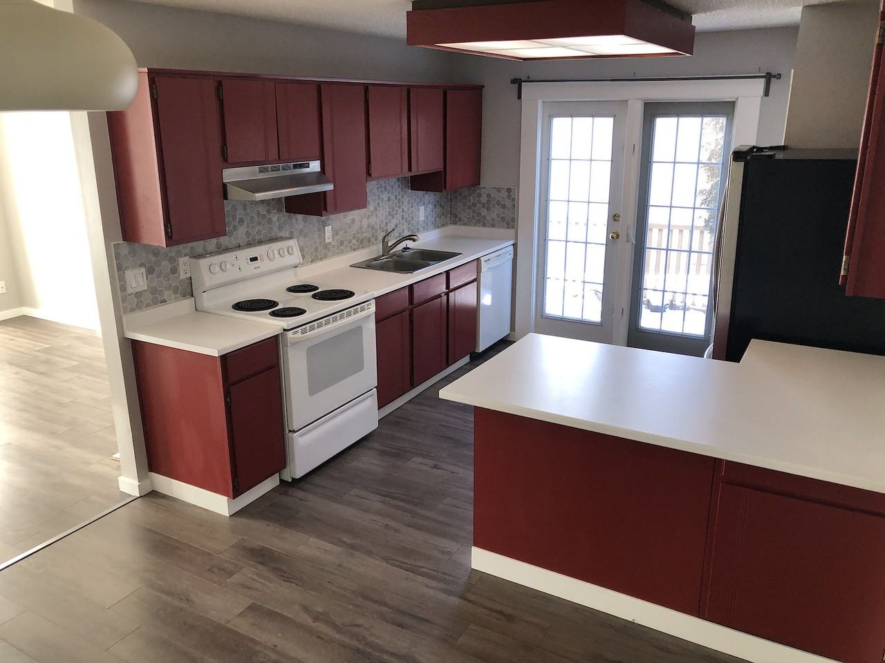 4346 50 Street Northwest, Edmonton, Alberta, Canada, T6L 1W6 - Photo 3 of 16