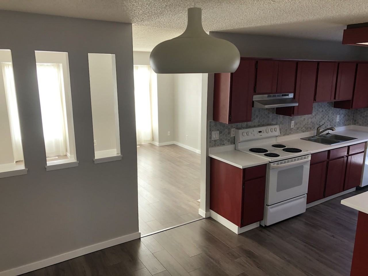 4346 50 Street Northwest, Edmonton, Alberta, Canada, T6L 1W6 - Photo 5 of 16