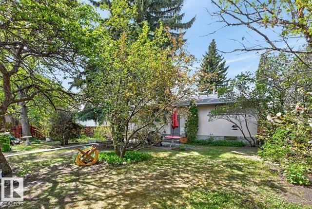 5611 115 ST NW - Photo 2 of 39