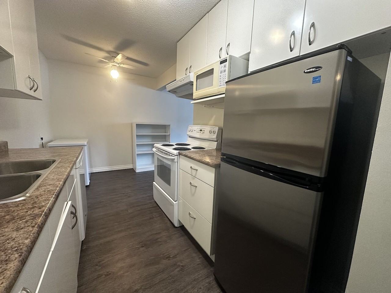 10720 127 Street 101, Edmonton, Alberta, Canada, T5M 0S3 - Photo 2 of 13