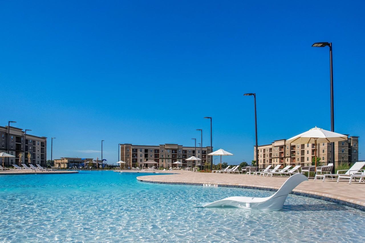 Joy Park Luxury Apartments - Photo 4 of 50
