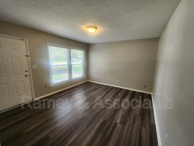 5403 Bramble Ct - Photo 2 of 8