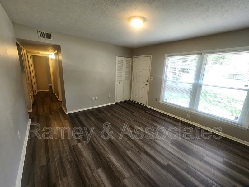 5403 Bramble Ct - Photo 3 of 8