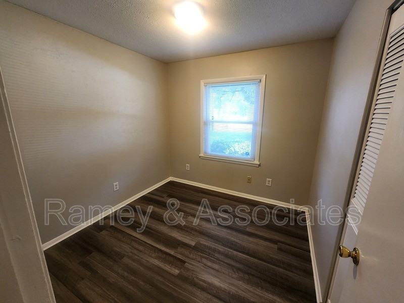 5403 Bramble Ct - Photo 5 of 8