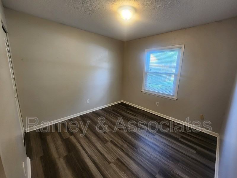 5403 Bramble Ct - Photo 6 of 8