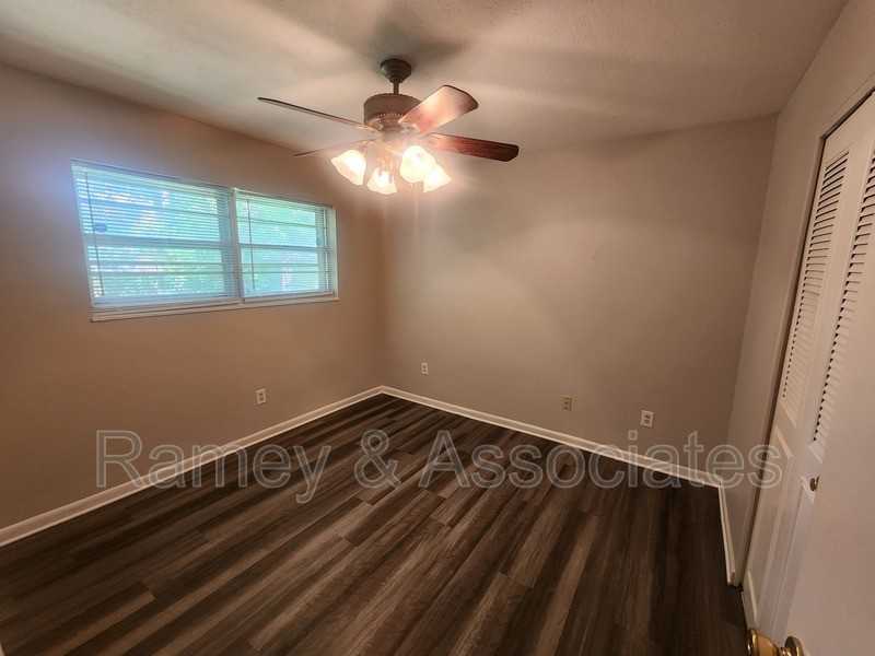 5403 Bramble Ct - Photo 7 of 8
