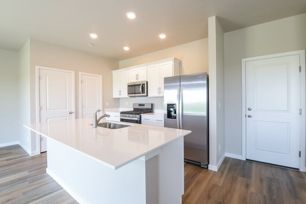 7332 Crystal Ave - Photo 7 of 19