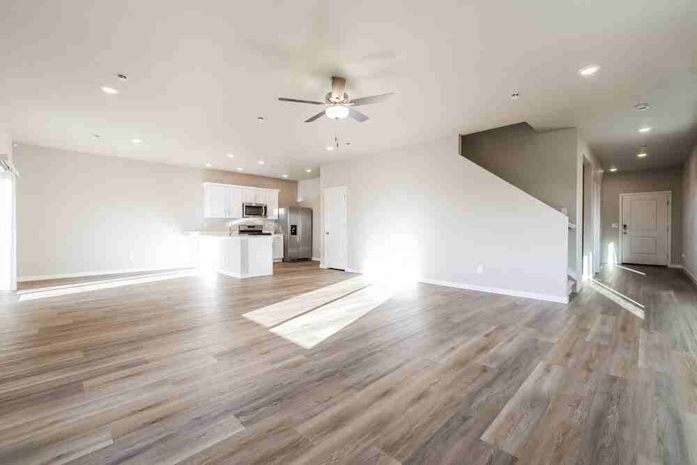 7320 Crystal Ave - Photo 5 of 17