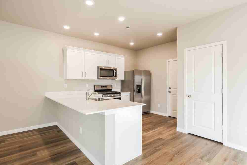 7320 Crystal Ave - Photo 7 of 17