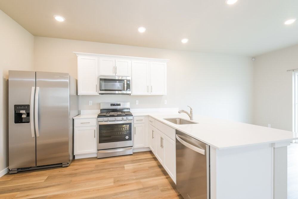 7325 Crystal Ave - Photo 7 of 18