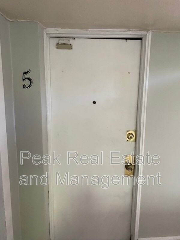 253 Eastern Ave Se - Photo 4 of 17