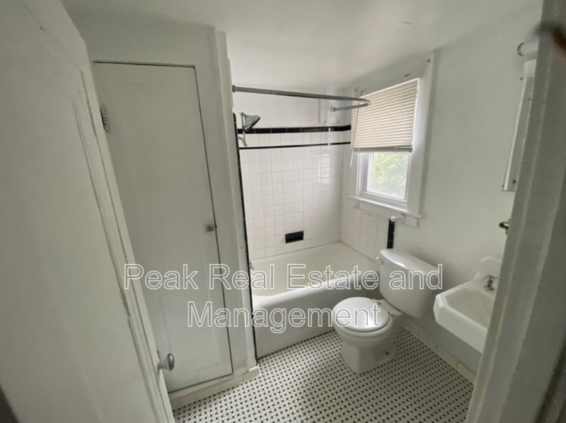 253 Eastern Ave Se - Photo 6 of 17